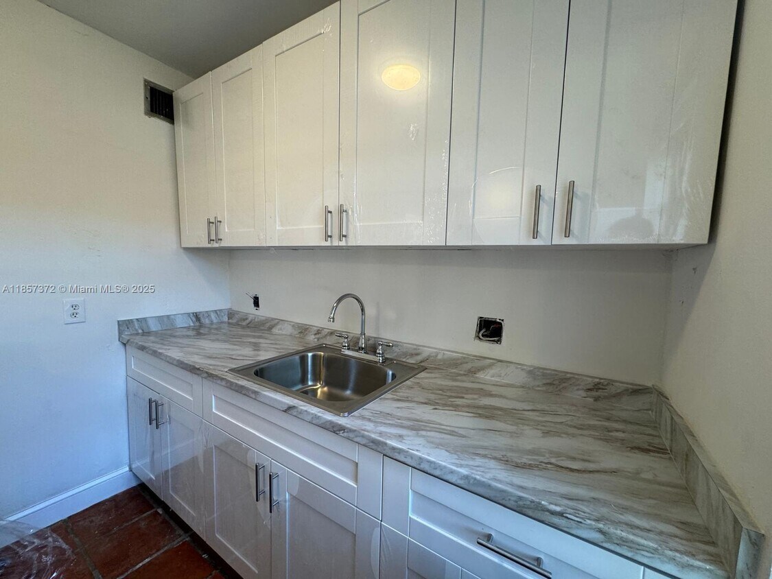 Foto principal - 1431 SW 37th Ave