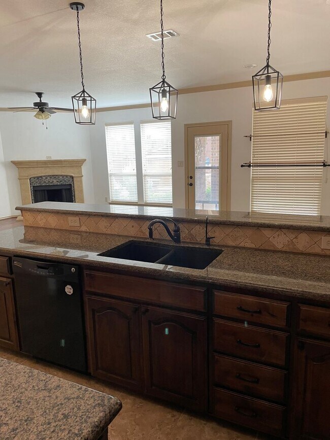 Building Photo - COMING SOON!! 3/2/2 Westover Village