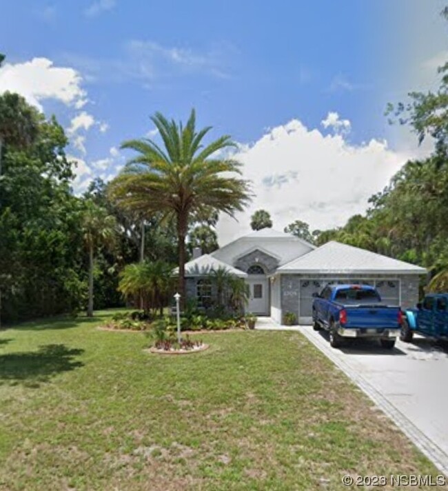 Building Photo - 1308 S Riverside Dr
