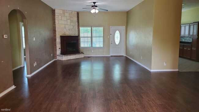 Foto del edificio - 4 br, 3 bath House - 4805 Kelso Lane