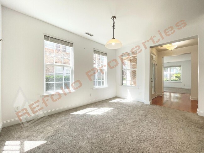 Foto del edificio - Beautiful 2 Story 3 Bedroom 2.5 Bath Townh...