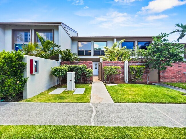 Foto del edificio - Video! Waterfront Townhouse w/Boat Dock!