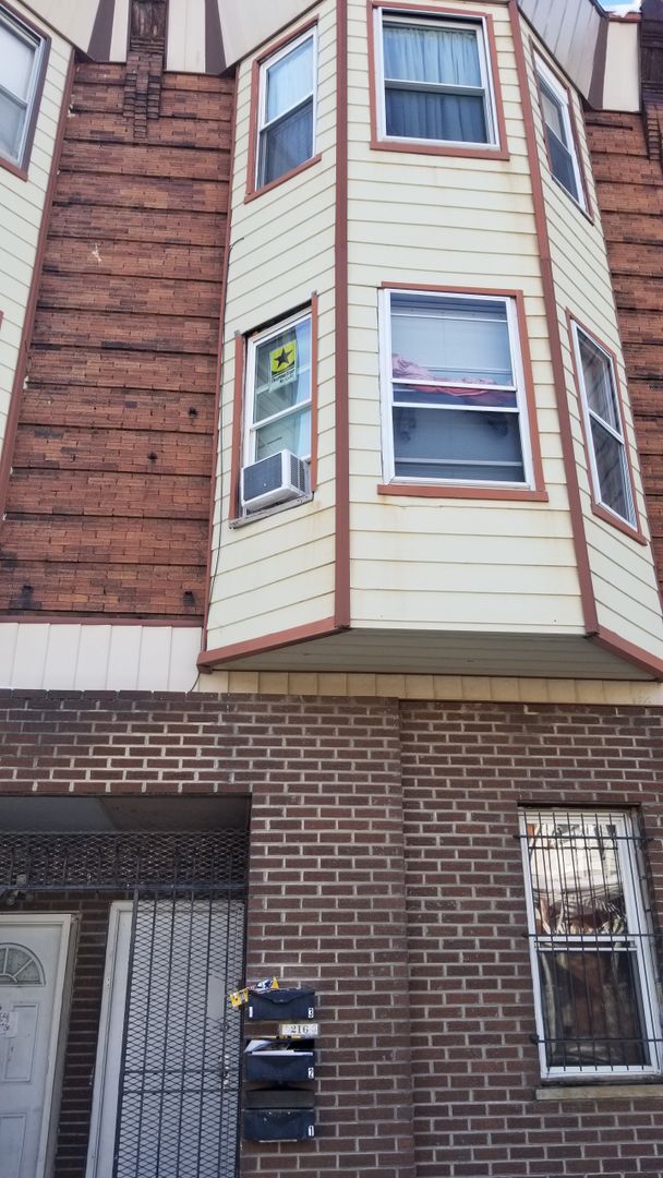 Building Photo - 216 N 54th St