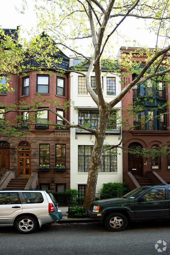Building Photo - 135 W 87th St