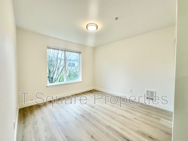 Building Photo - 7041 S 116th Pl