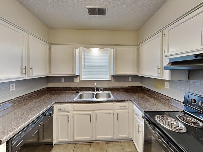 Foto del edificio - 4339 Crimson Leaf Cove