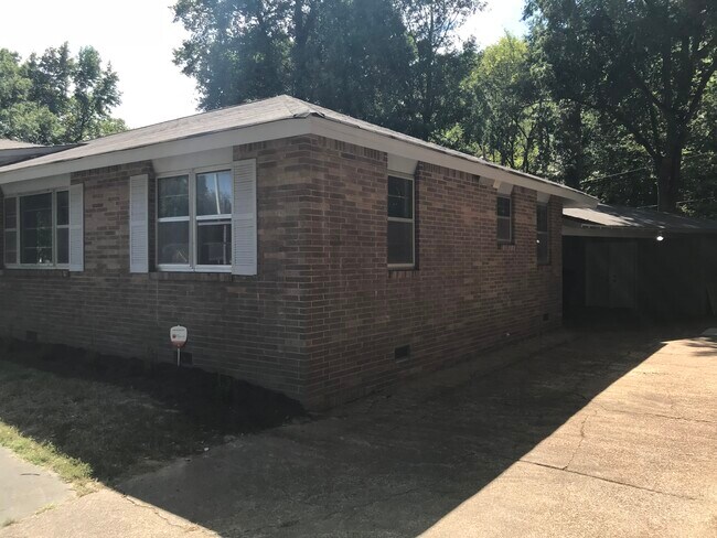 Building Photo - 3035 Coleman Rd