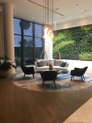 Foto del edificio - 650 NE 32nd St