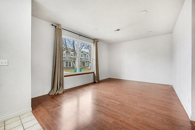 Building Photo - 3 Bedroom 2.5 Bathroom is Old Town Arvada