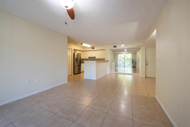 Foto del edificio - 4808 N State Rd 7