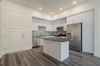 Building Photo - 7300 E Earll Dr