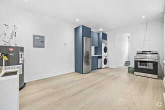 Building Photo - 2068 Av Lincoln