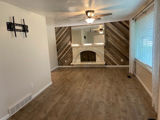 Building Photo - 874 E 530 N