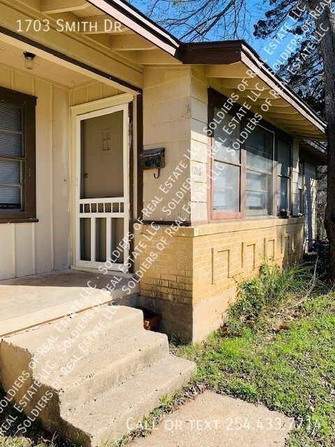 Foto del edificio - 1703 Smith Dr