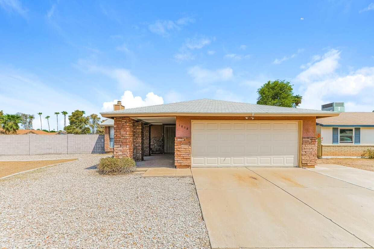Foto principal - 1616 W Los Arboles Pl