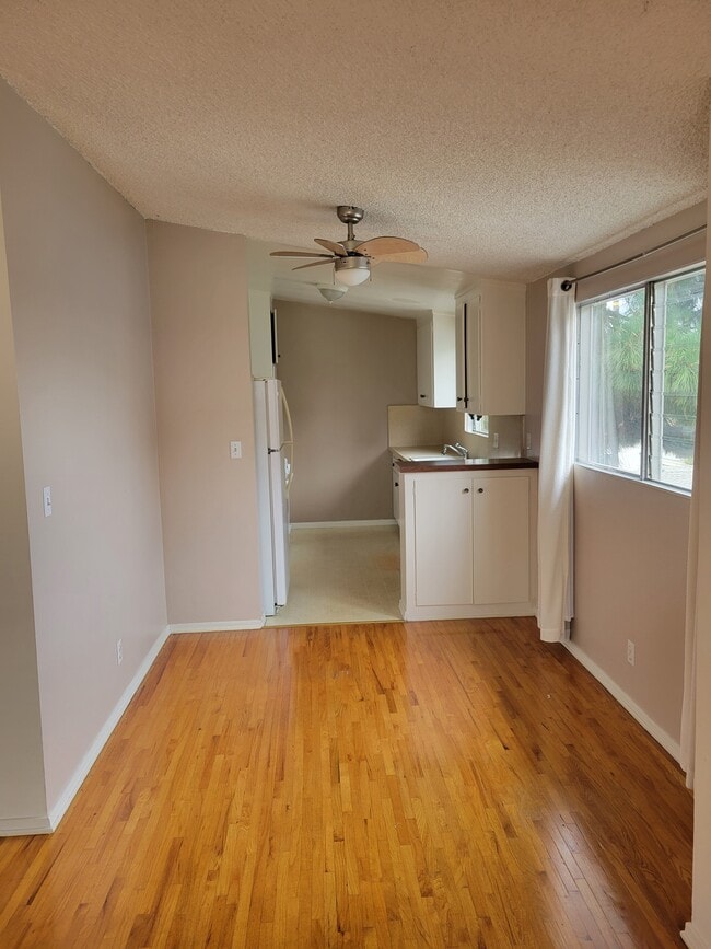 Kitchen & dining area - 2318 10th St