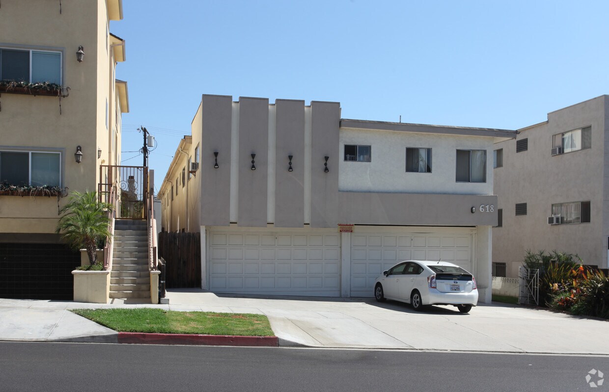 Building Photo - Villa Properties