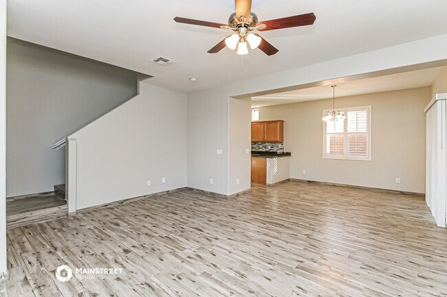 Building Photo - 935 E Ranch Rd