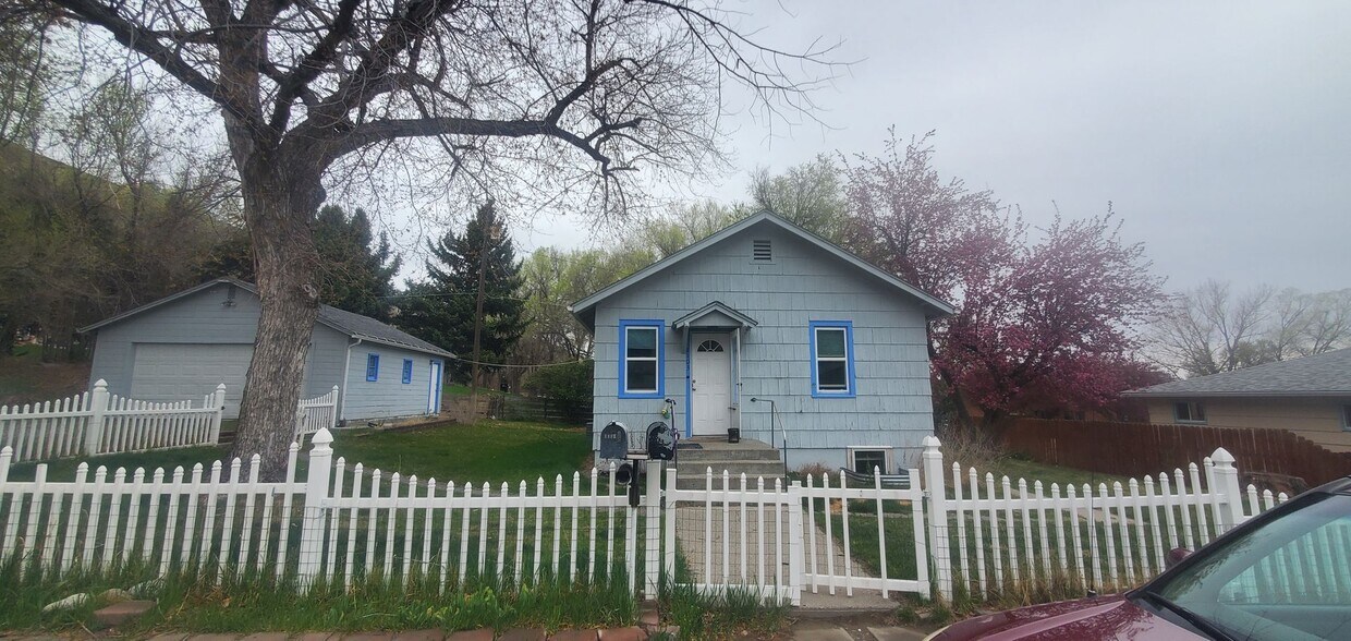 Primary Photo - 1103 &amp; 1103 1/2 Sunnyside Ln