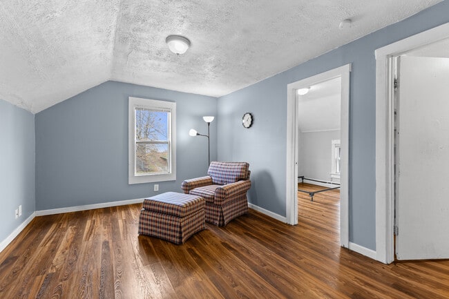 Building Photo - 922 Dakin St