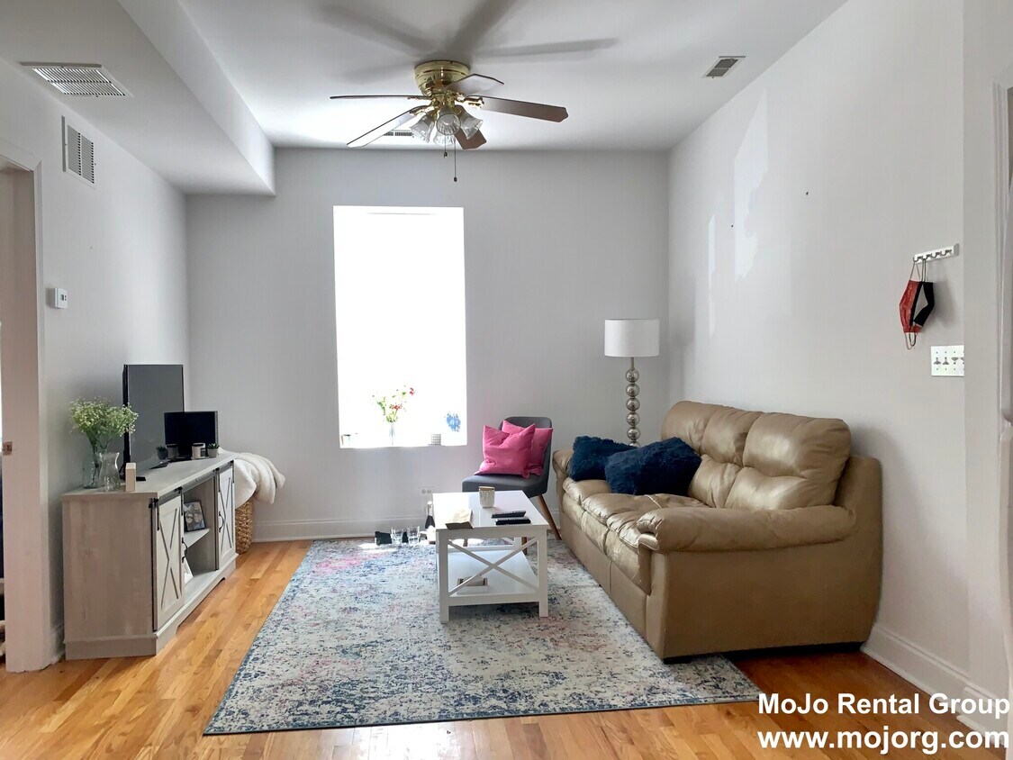 Foto principal - 1050 W Roscoe St