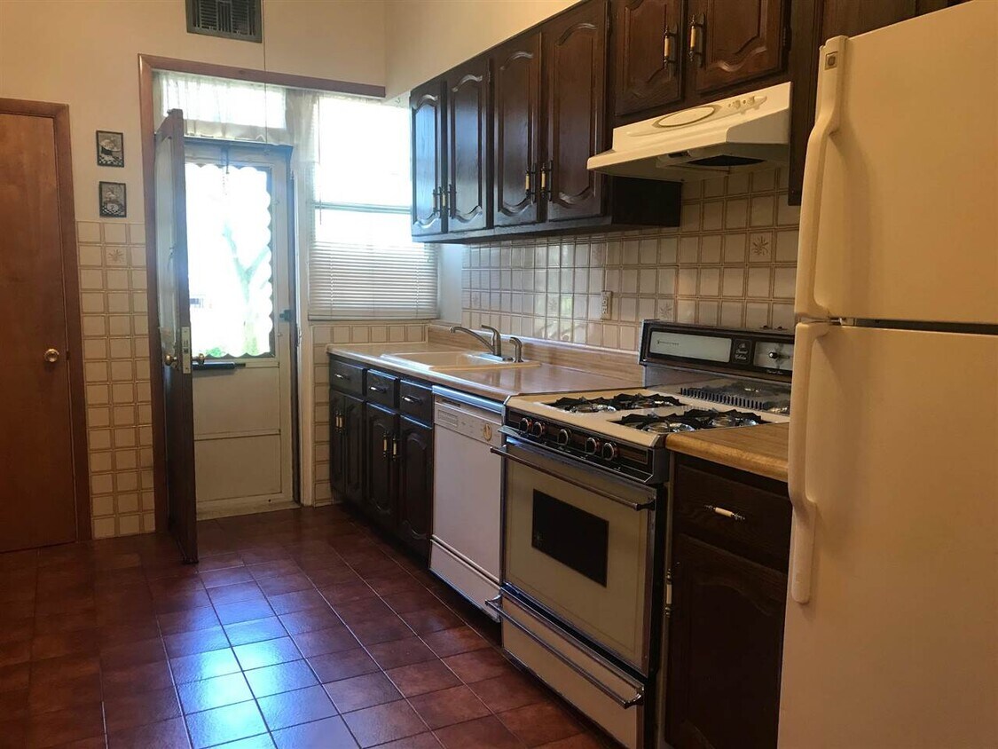 Primary Photo - 310 Monastery Pl