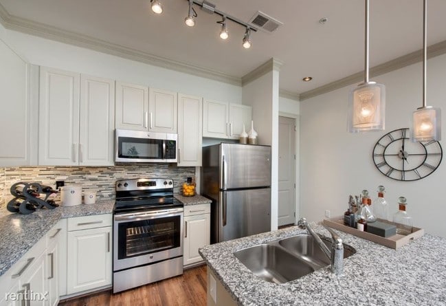Building Photo - 2370 Chattahoochee Dr