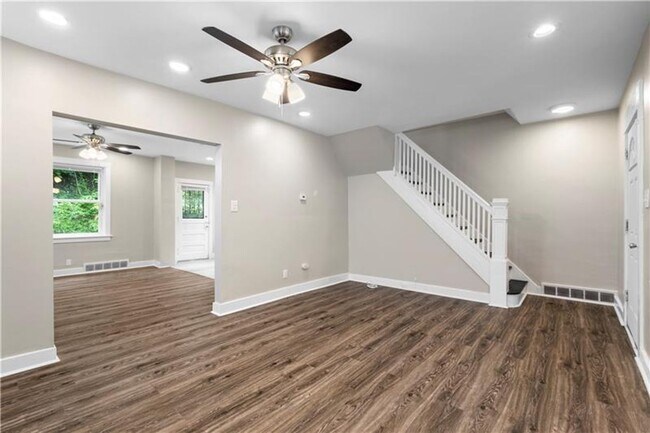 Foto del edificio - Tucked-Away 3bed 1 bath Treasure with City Perks Just Minutes Away