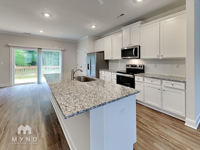 Building Photo - 6935 Woodland Stream Pl