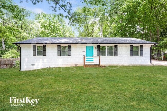 Building Photo - 743 Oak Dr