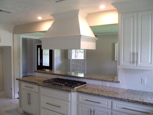 kitchen, breakfast area space - 2490 Harrison Ave