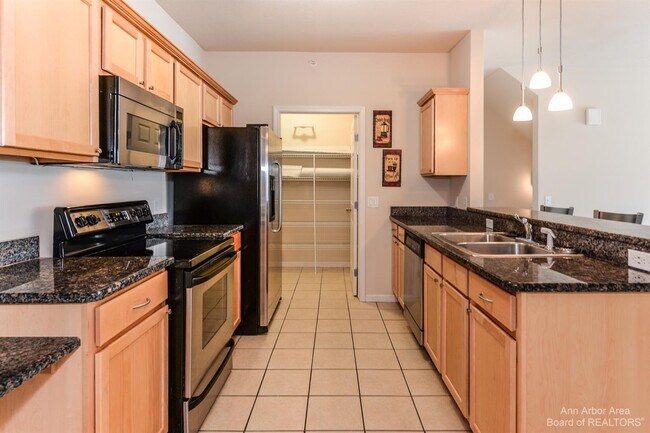 Building Photo - 331 Scio Village Ct