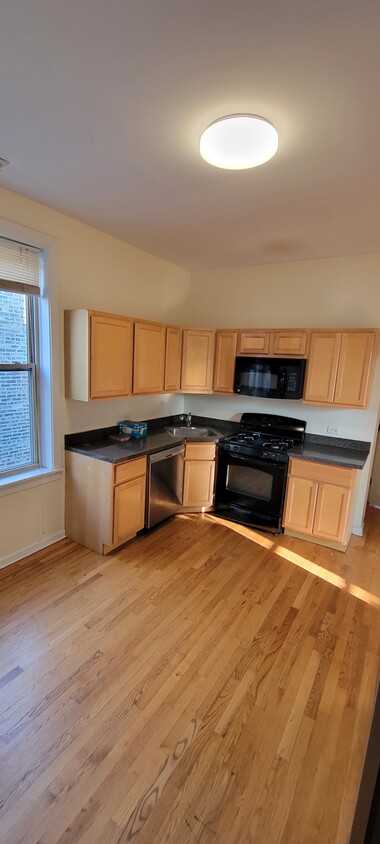 Primary Photo - 2611 W Augusta Blvd