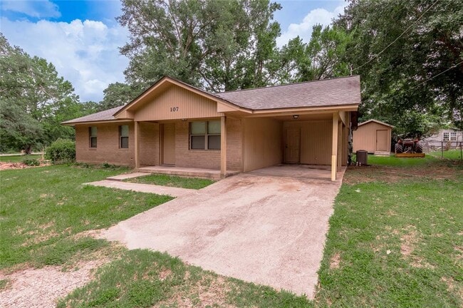 Building Photo - 107 Town and Country Dr