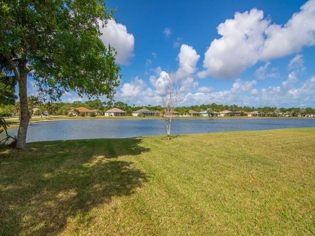 Building Photo - 4Bed/3Bath Executive Style Home~Pond View~...