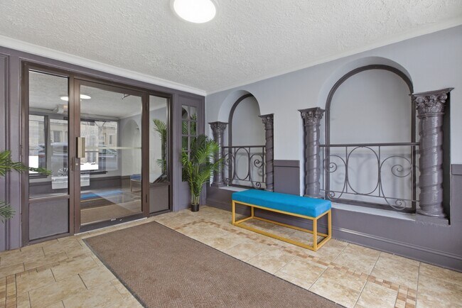 Foto del edificio - 1050 W George St