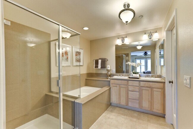 Foto del edificio - 6353 Byron Ln