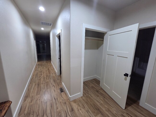 Foto del edificio - 27908 U St