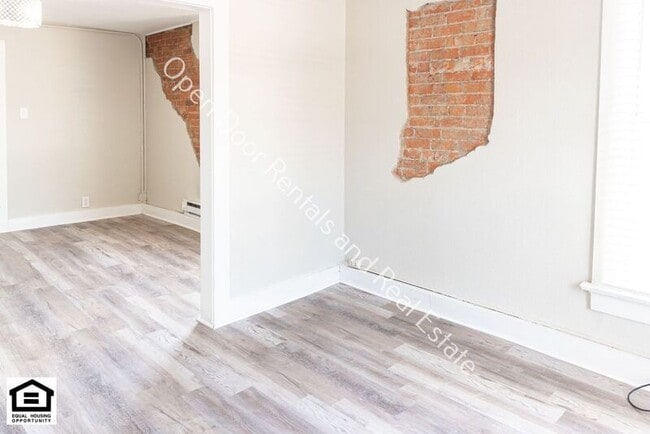 Building Photo - 1006 Runnion Ave
