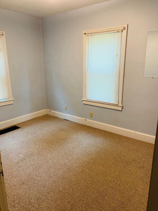 Building Photo - 2 br, 1 bath House - 563 Baldwin Ave