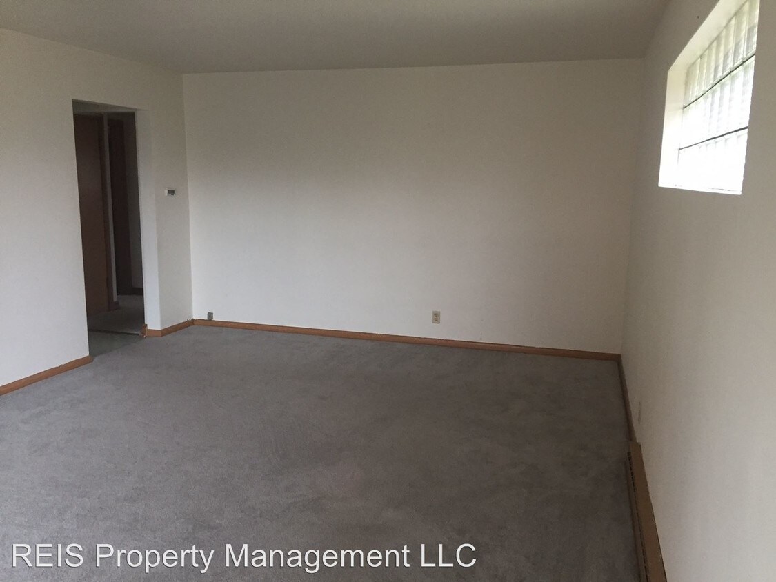 Primary Photo - 2237 S 91st St