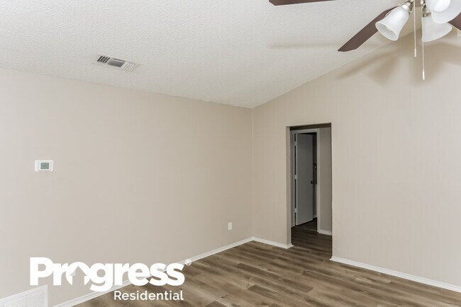 Building Photo - 6004 Cool Springs Dr