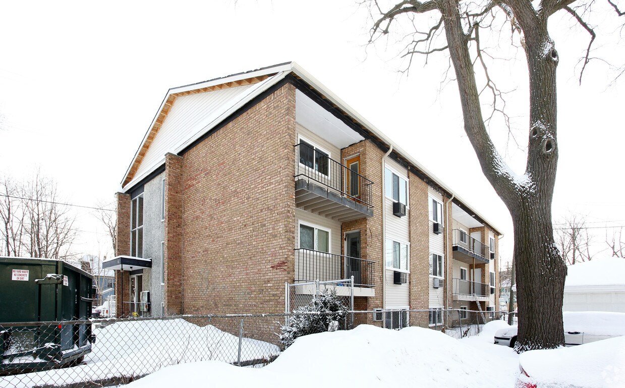 Foto del edificio - 413 Washtenaw Rd