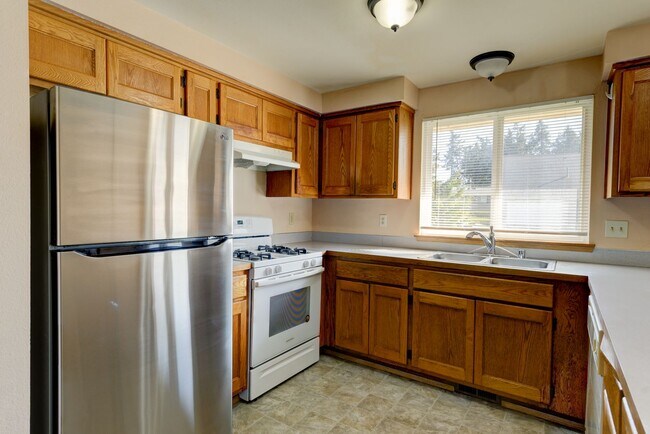 Foto del edificio - 3 Bed 2 Bath House with all new flooring!