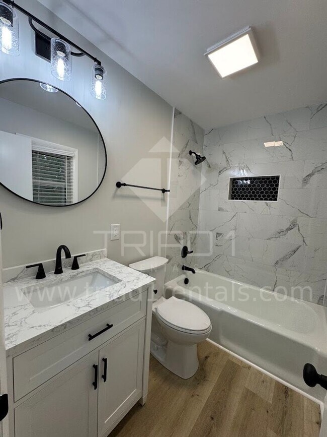 Foto del edificio - 2205 Hathaway Dr