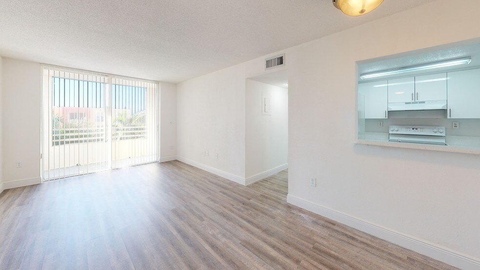 International Club Apartments