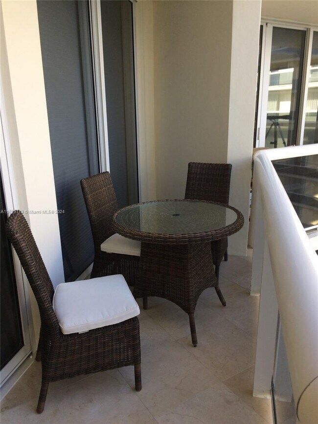 Foto del edificio - 9559 Collins Ave