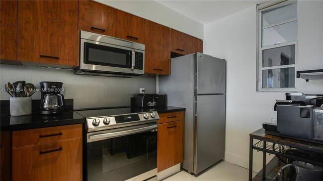 Building Photo - 750 NE 64th St