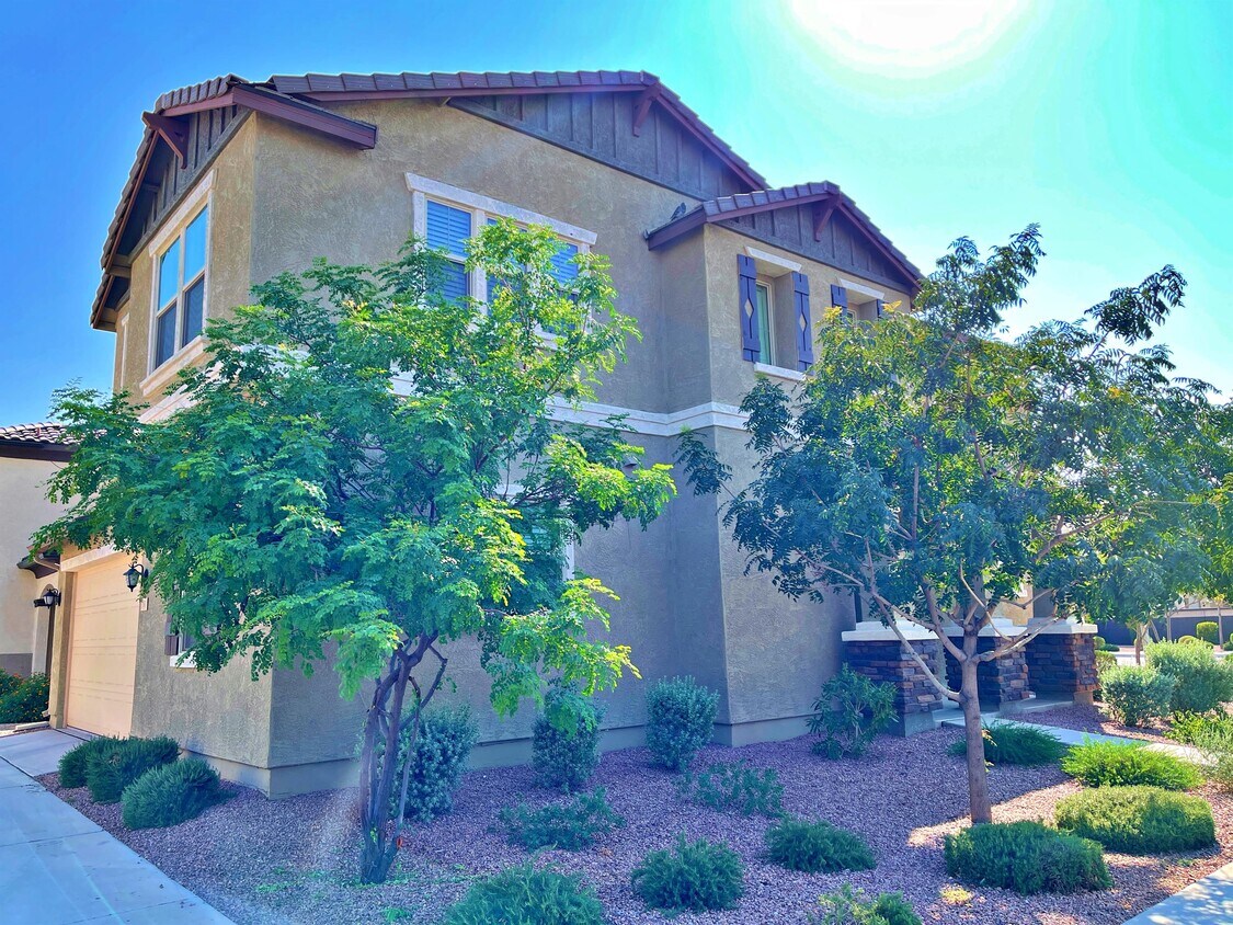 Primary Photo - 195 E Bluejay Dr
