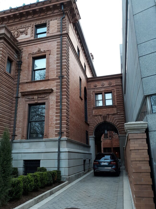 Foto del edificio - 410 W Arlington Pl